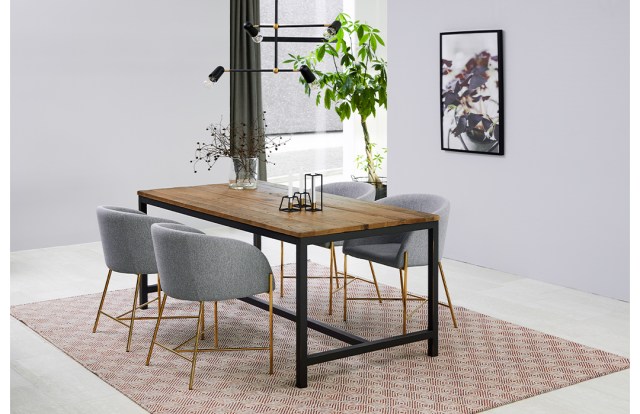 Vintage_dining_table_inside10