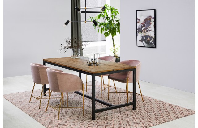 Vintage_dining_table_inside11